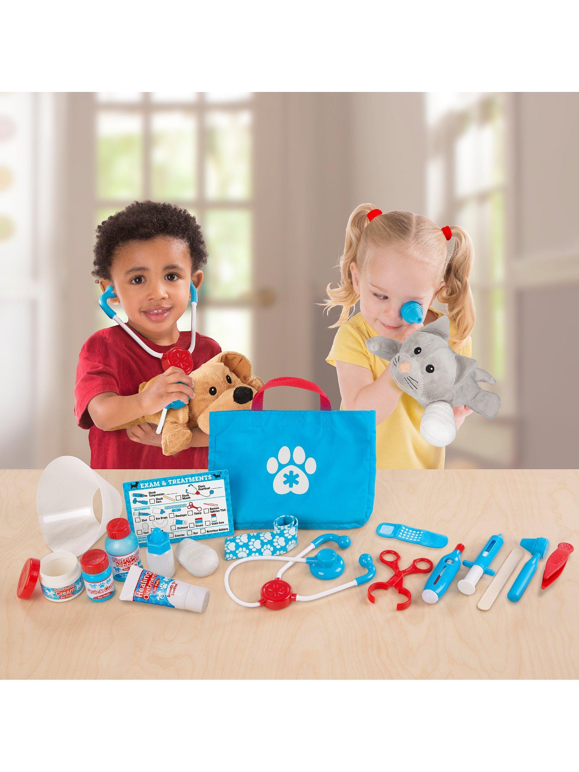 Melissa & Doug 24-piece Pet Vet Play Set (British brand)