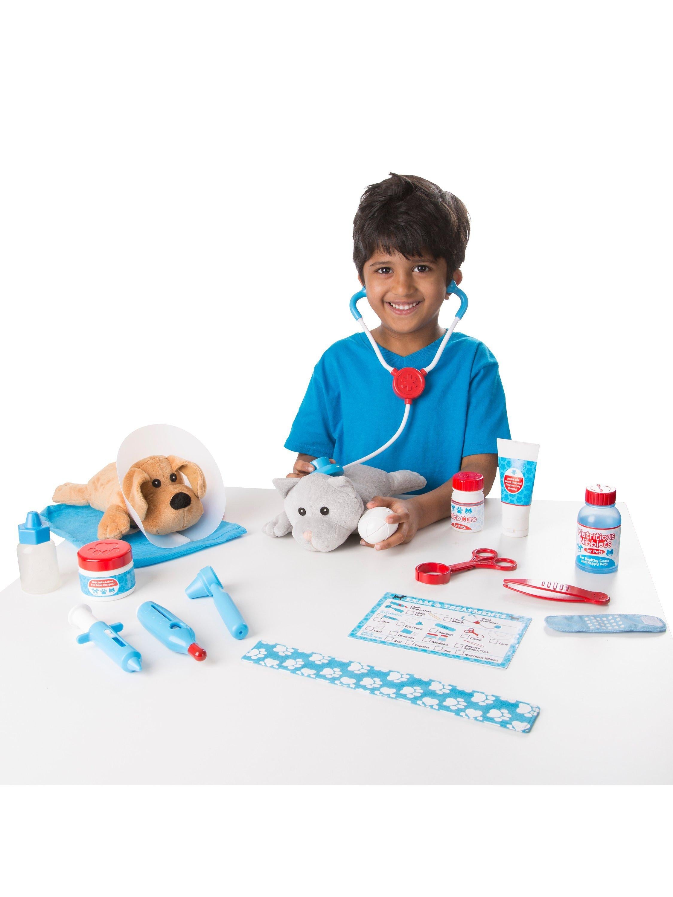 Melissa & Doug 24-piece Pet Vet Play Set (British brand)