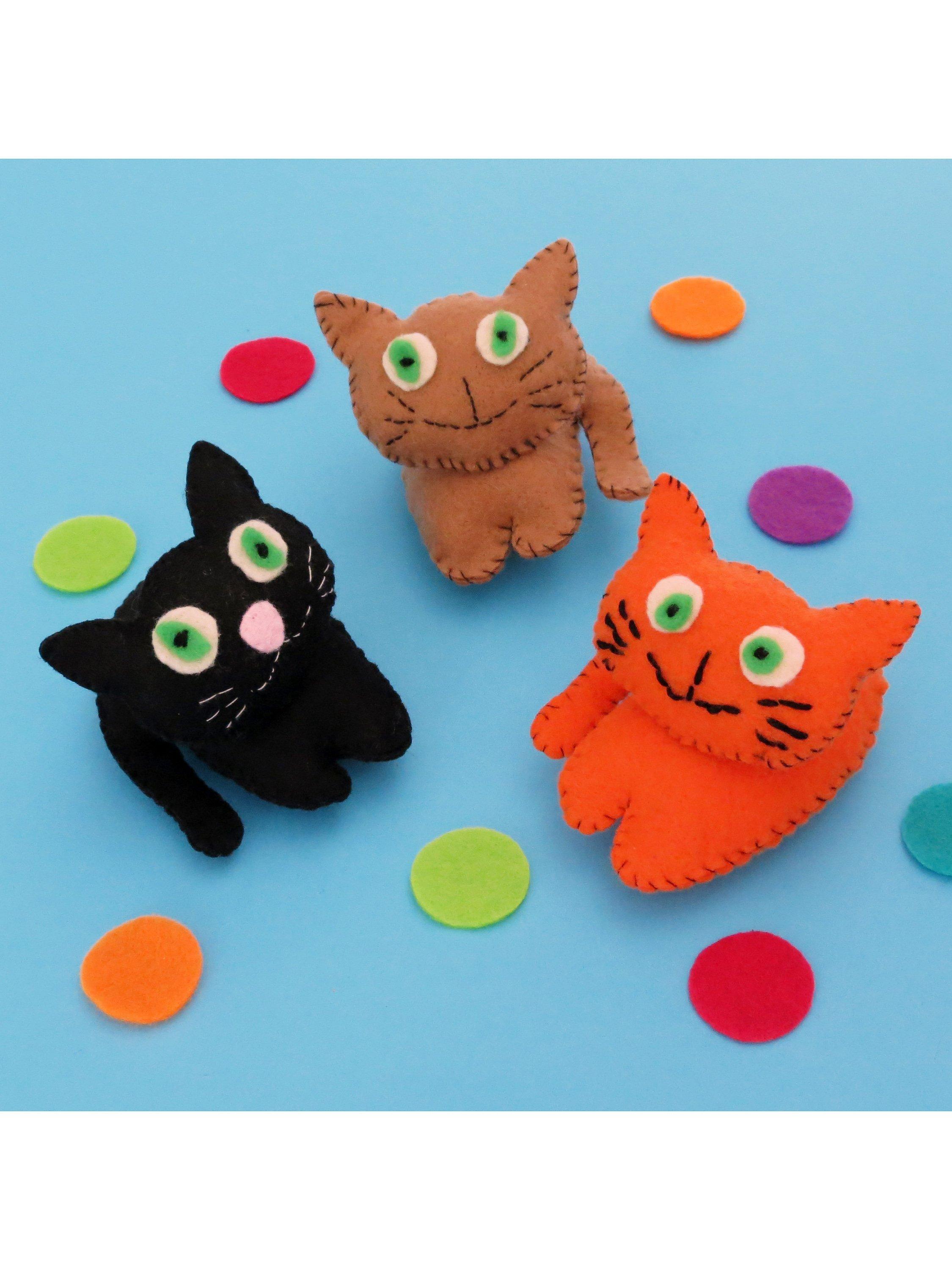 Buttonbag Kitten Crew Sewing Kit - British product