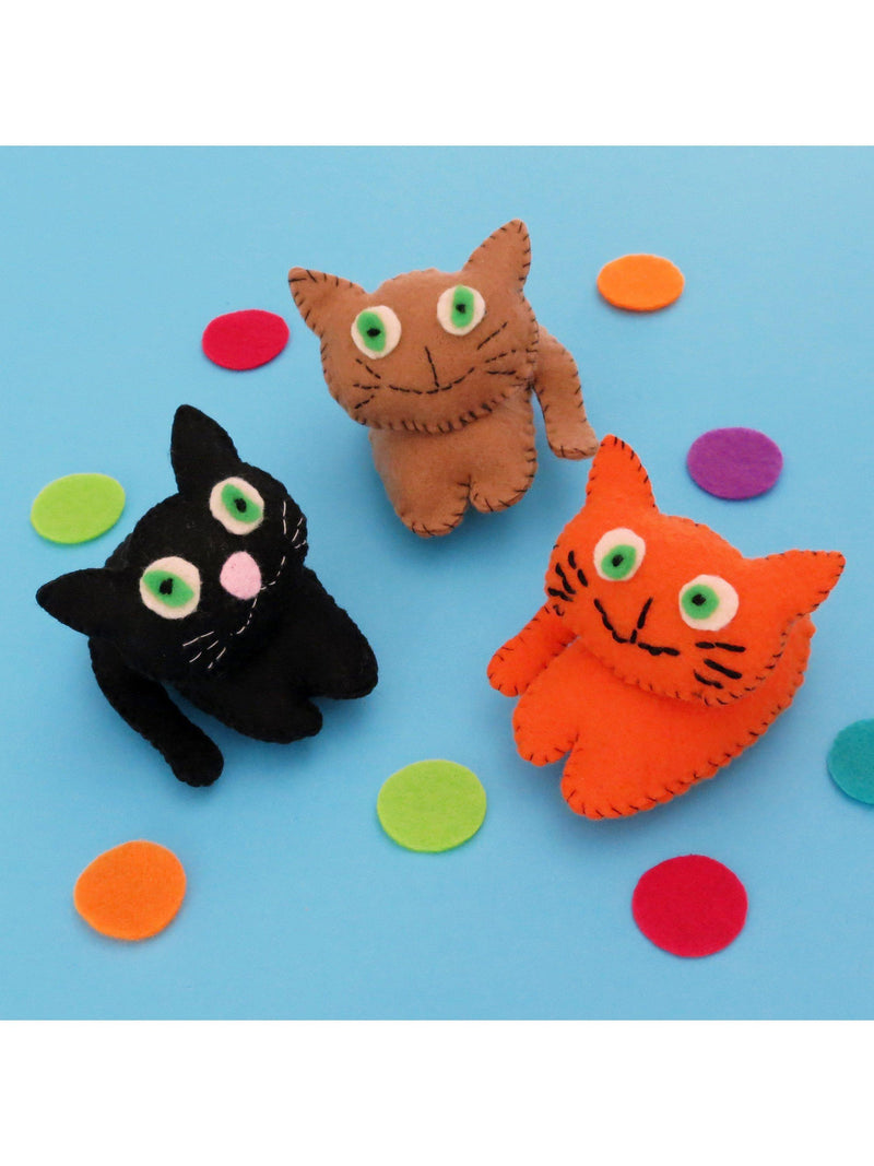 Buttonbag Kitten Crew Sewing Kit - British product