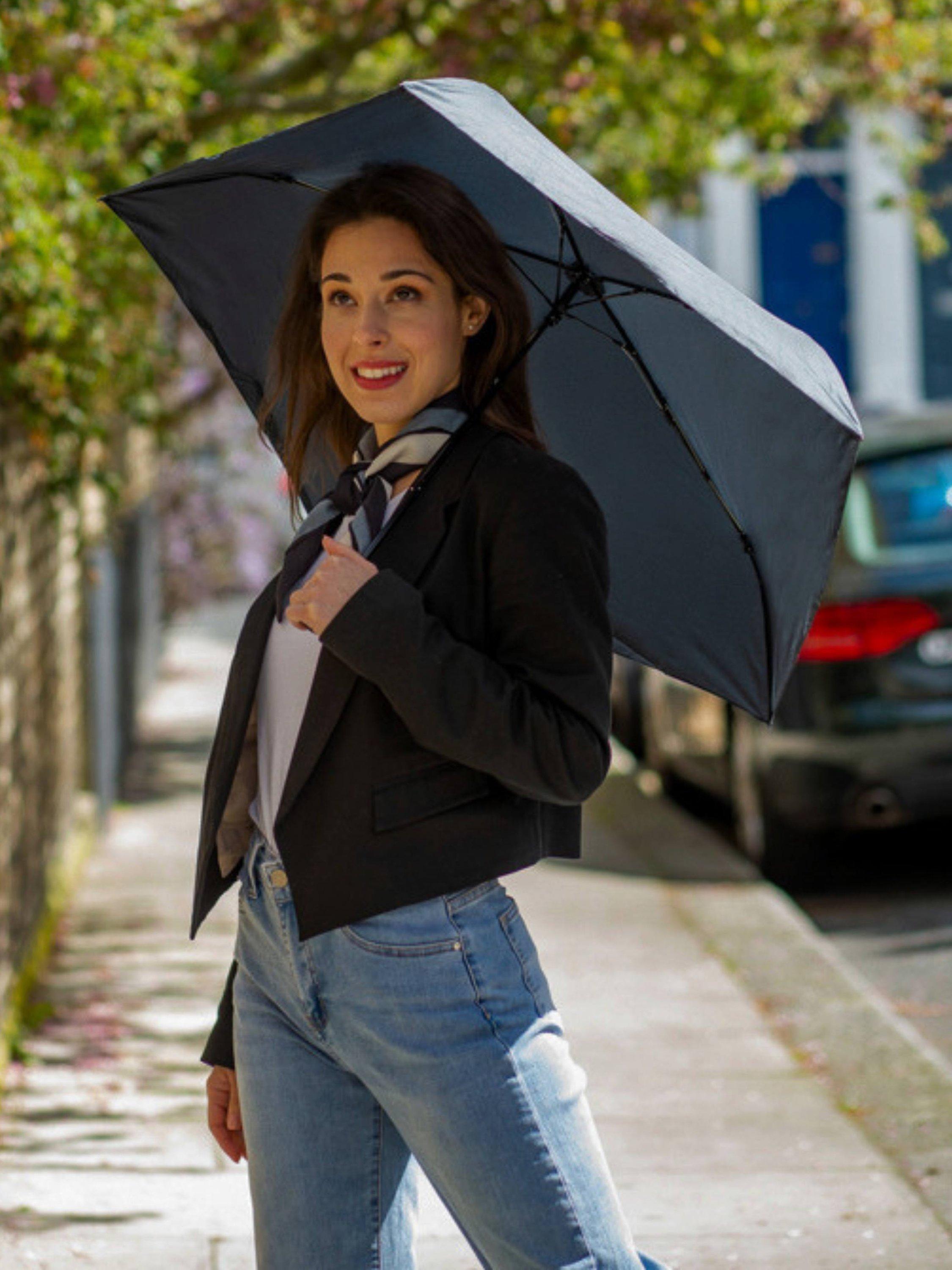 Fulton black compact umbrella 86g, UK version