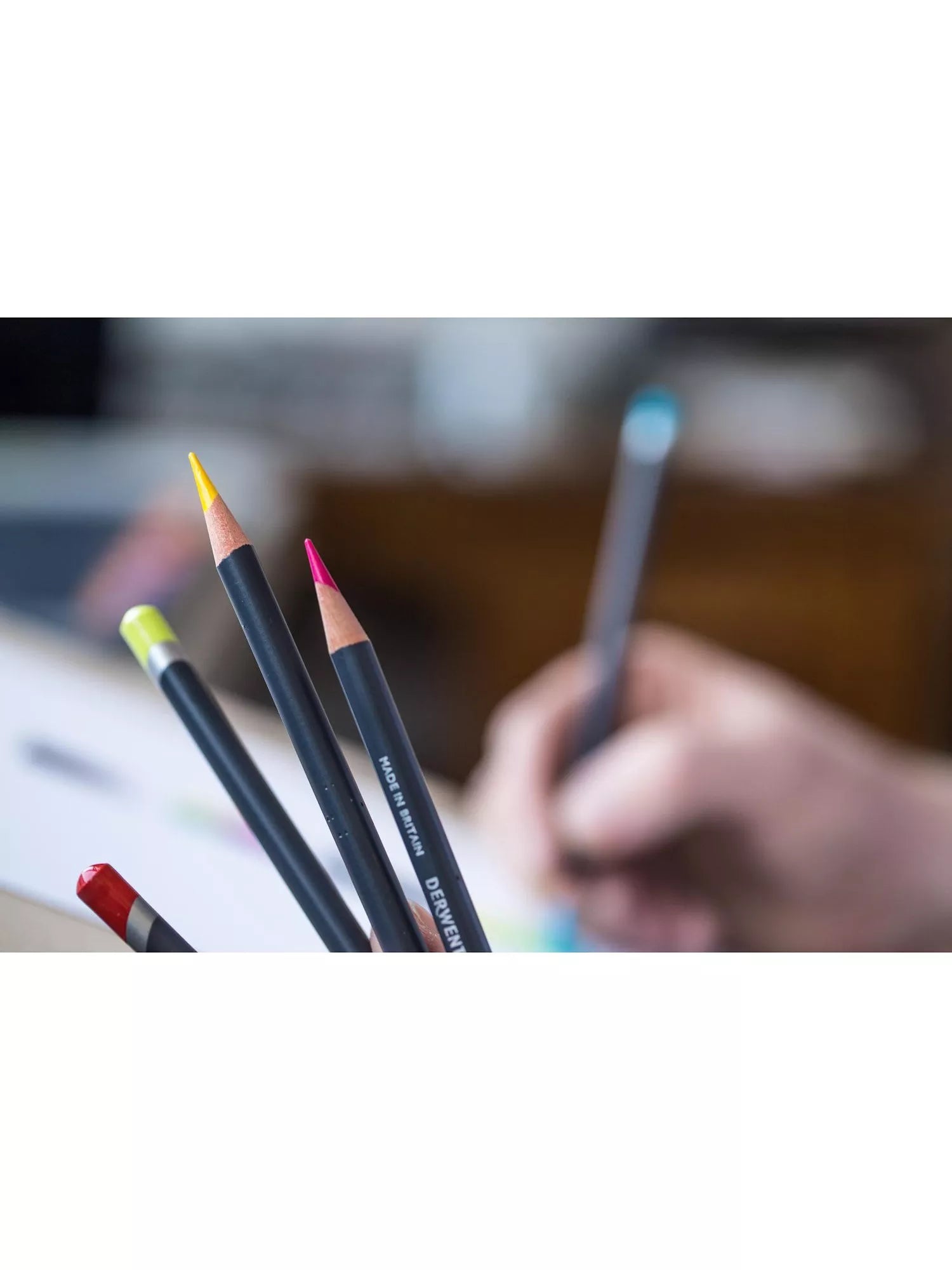 Derwent Procolour coloured pencils 24-piece tin - British product