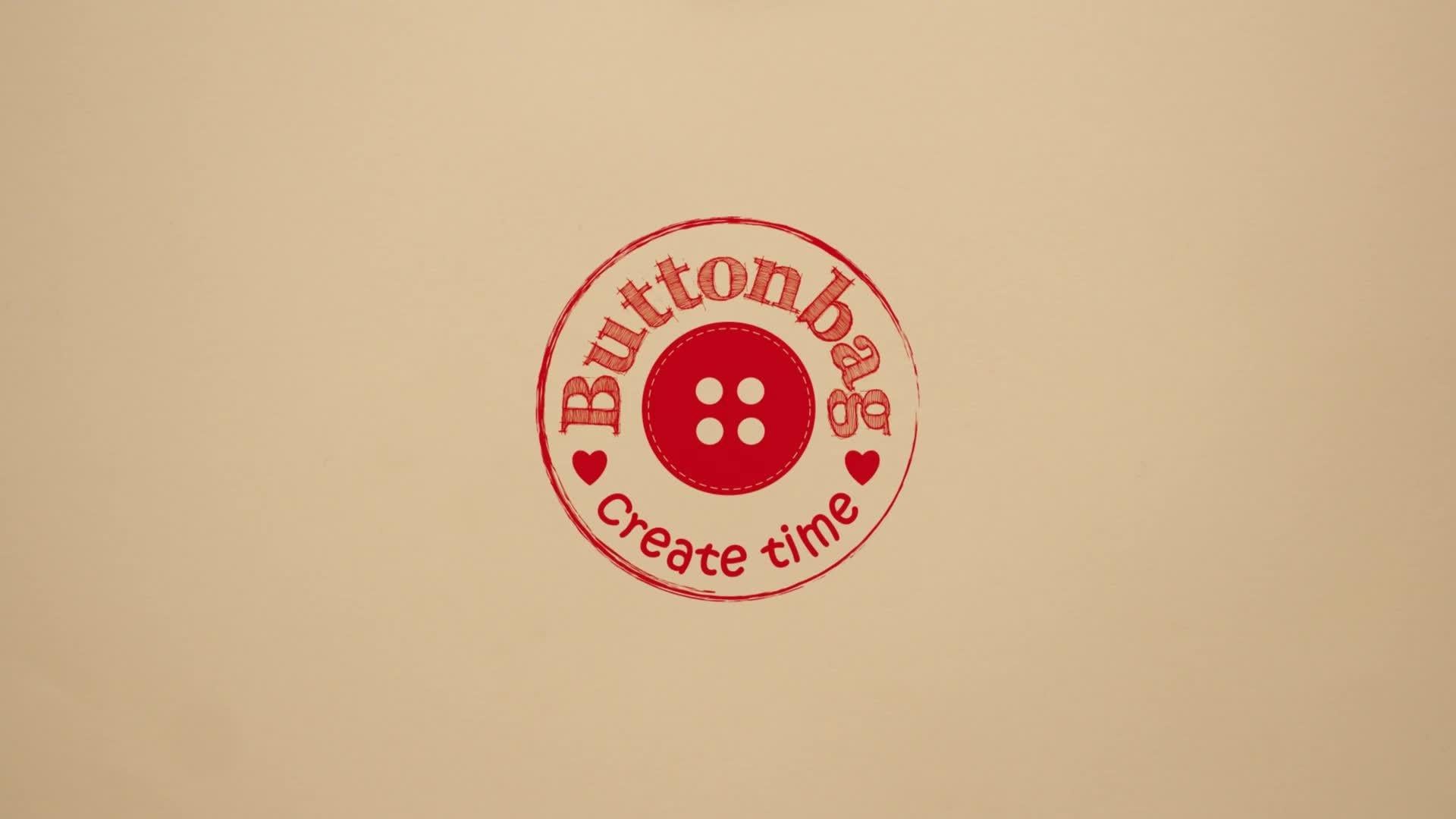 Buttonbag pom pom craft kit in suitcase, imported from the UK