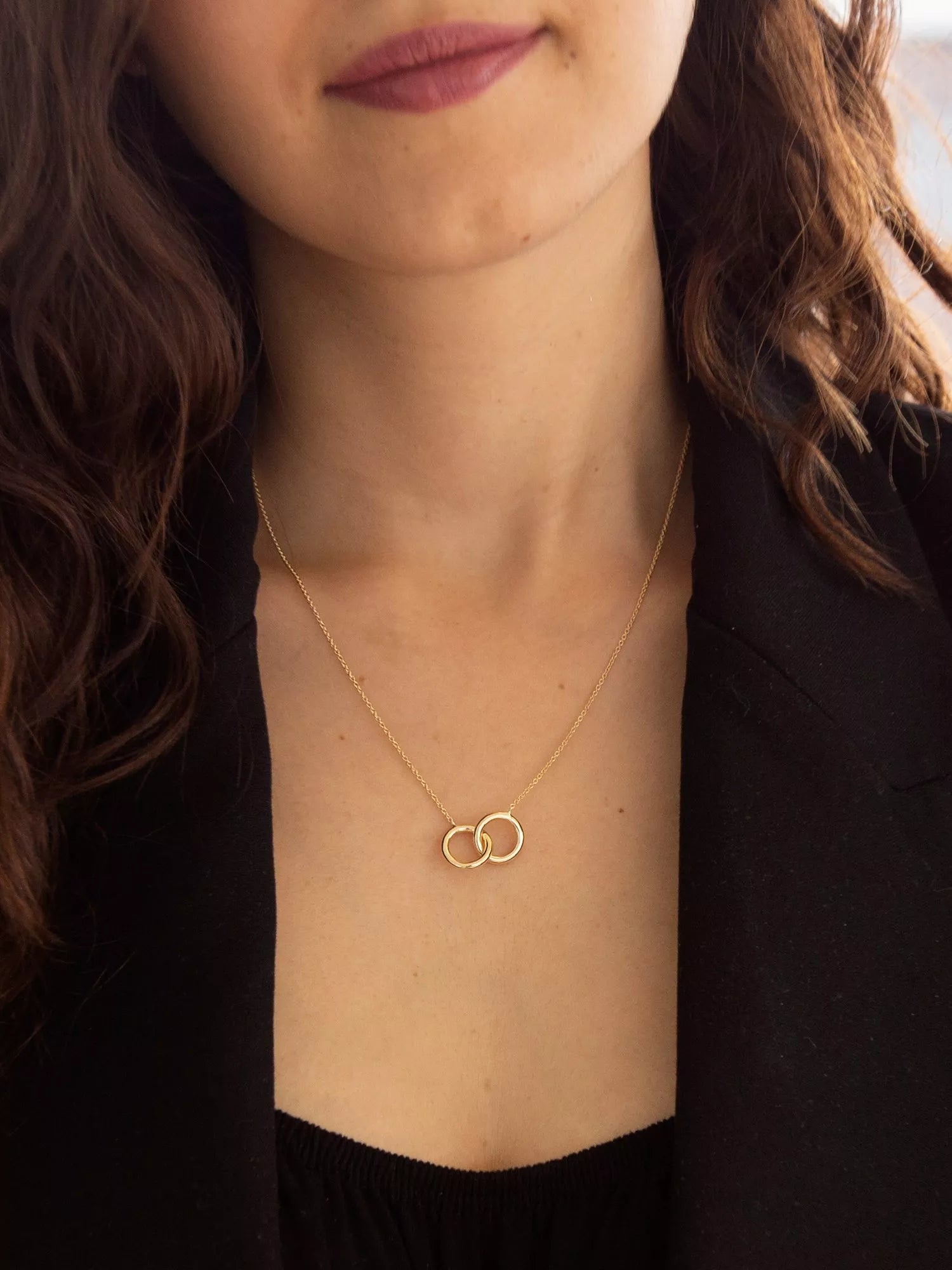 IBB 9ct gold pendant necklace with linked ring design, gold - British product
