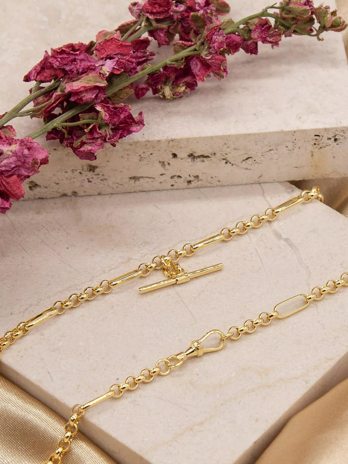 IBB 9ct Gold T-Bar Figaro Chain Necklace 45cm, UK version