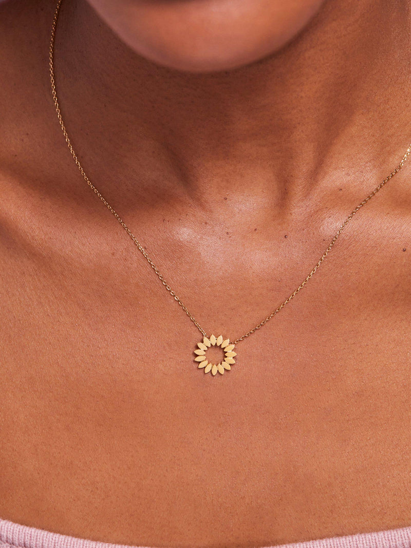 Estella Bartlett floral pendant necklace gold 46cm (British brand)