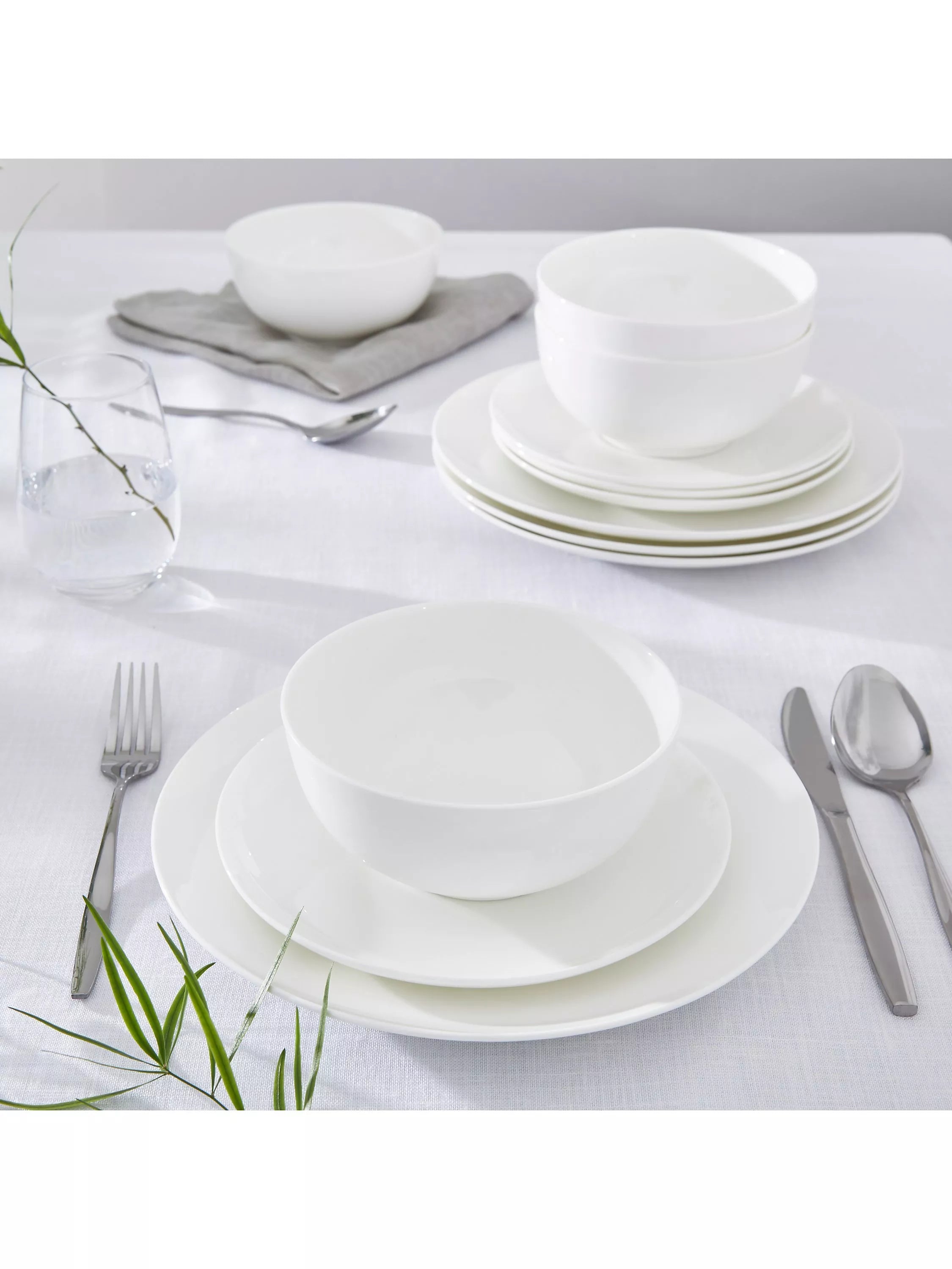 Royal Worcester bone china dinnerware set Serendipity White 12 piece - British product