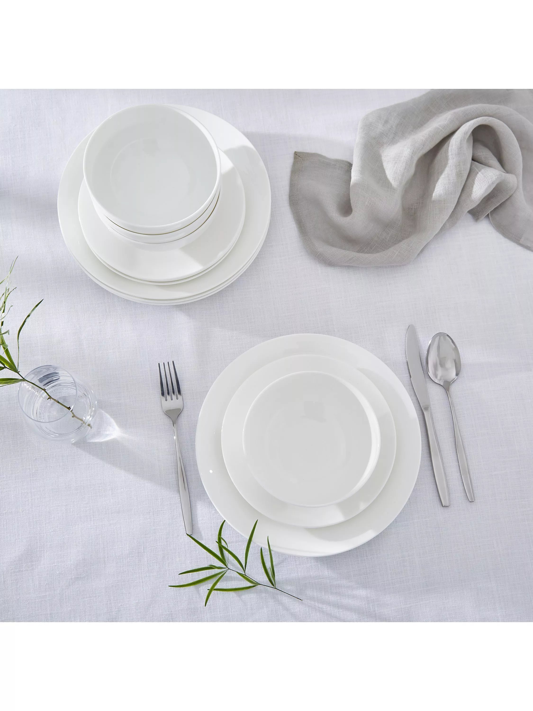 Royal Worcester bone china dinnerware set Serendipity White 12 piece - British product