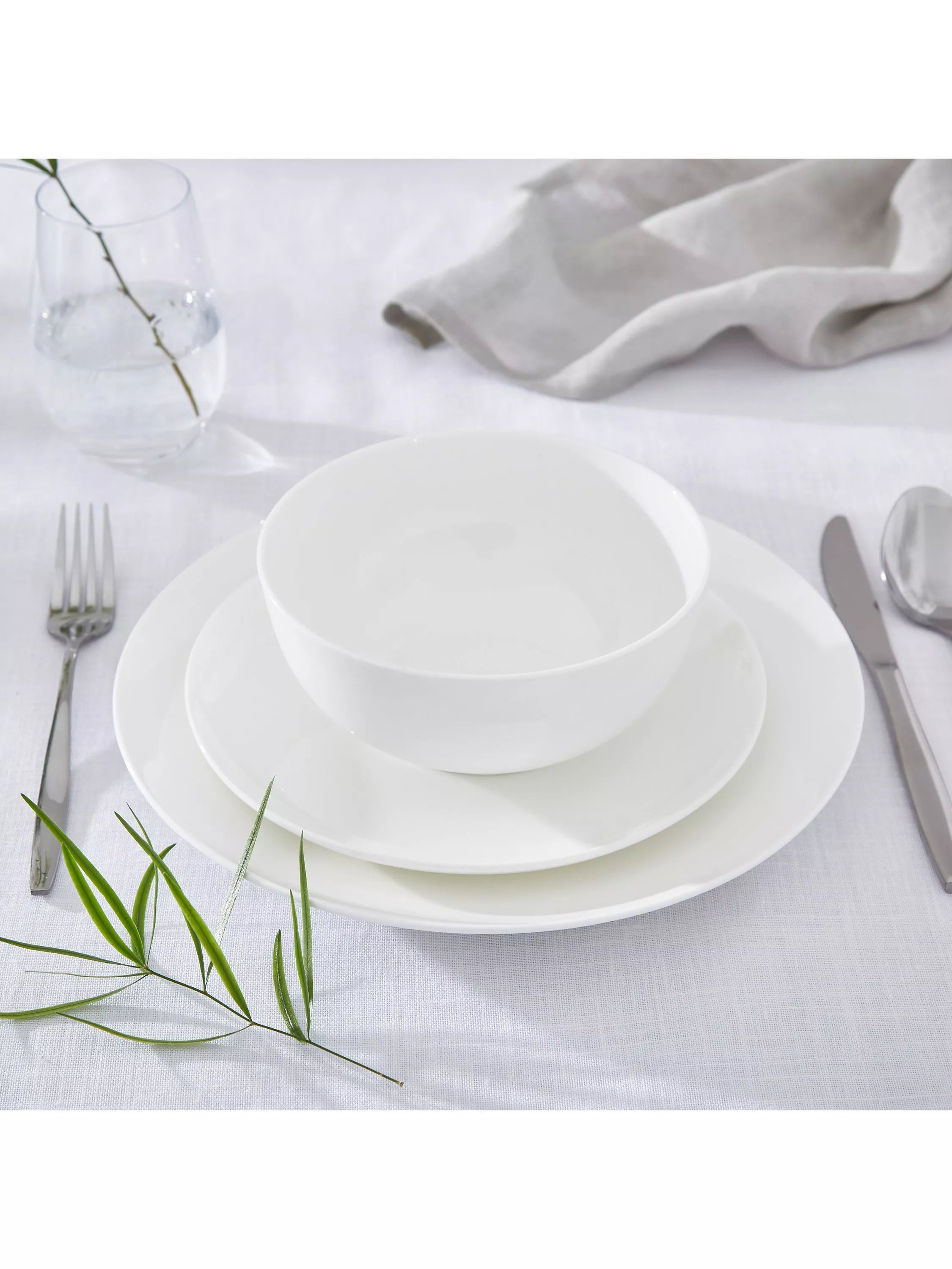 Royal Worcester bone china dinnerware set Serendipity White 12 piece - British product