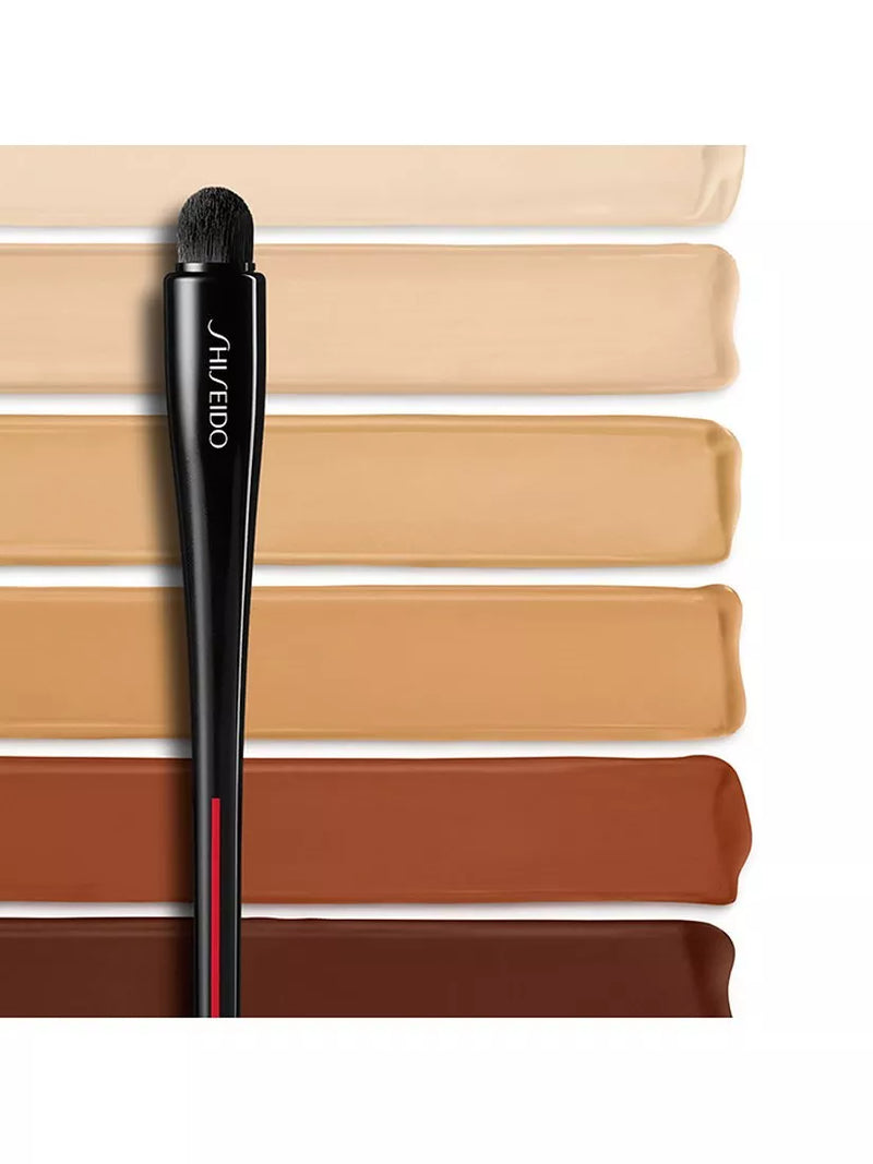 Shiseido concealer brush rounded tip synthetic fibres - British product