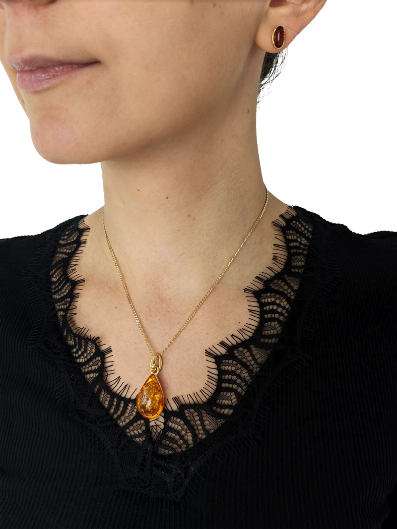 Be-Jewelled teardrop amber pendant necklace gold, imported from the UK
