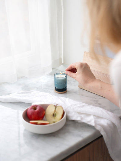 Bougie parfumée aux notes de pomme-coing et d'églantier, 65g