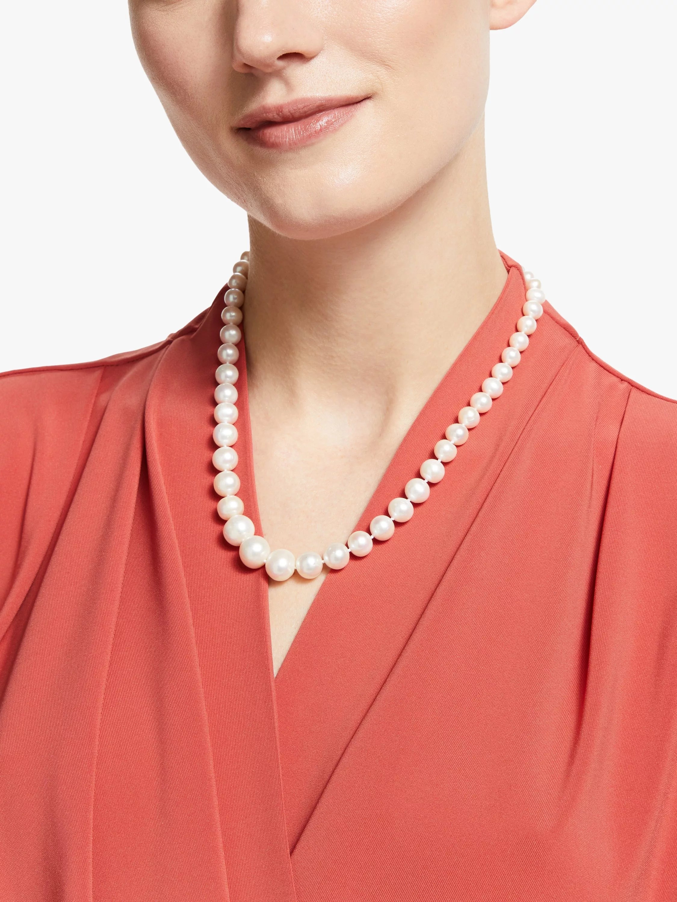 Lido graduating freshwater white pearl necklace 45cm, UK version