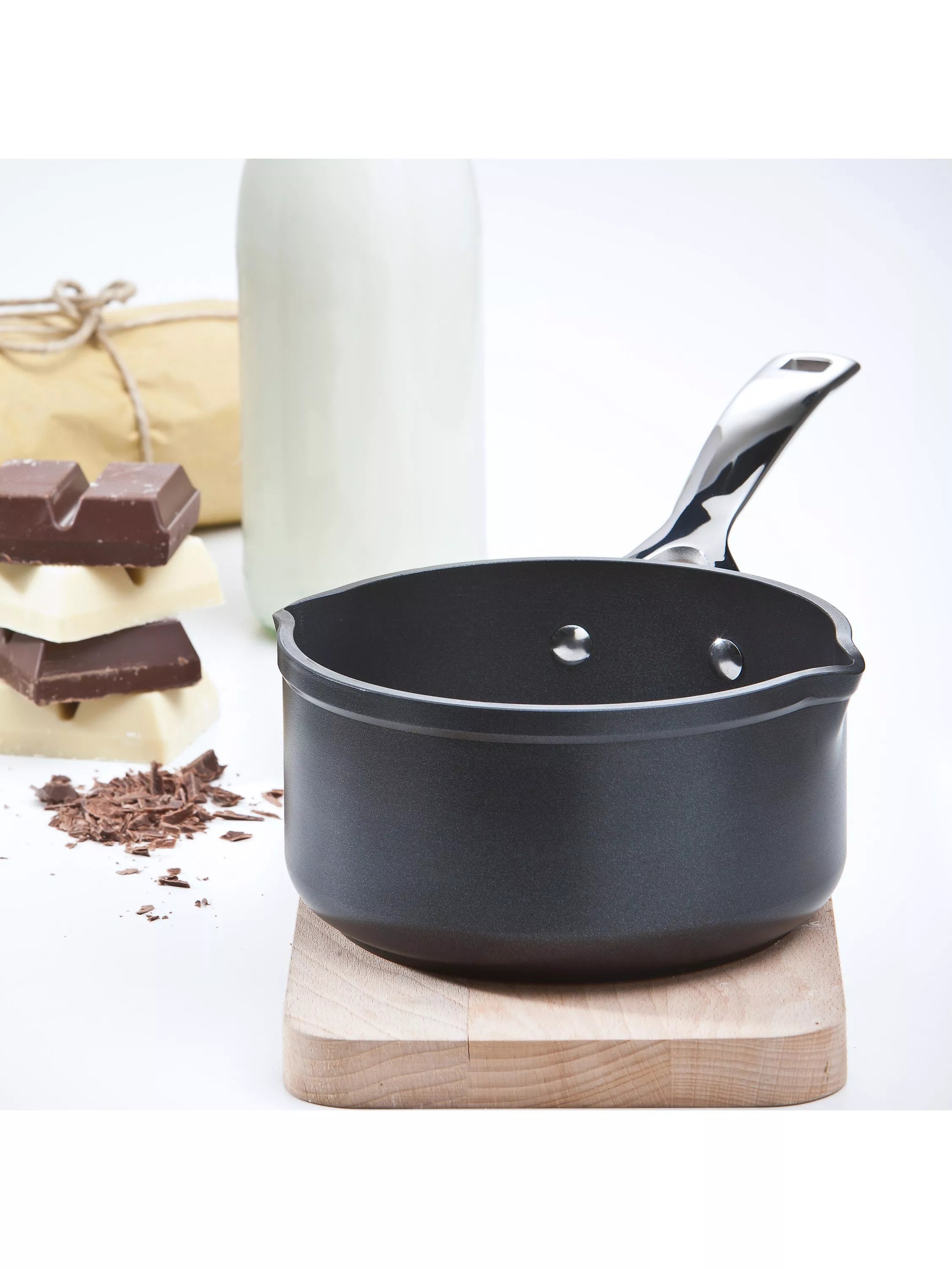 Le Creuset toughened non-stick milk pan 16cm, UK version