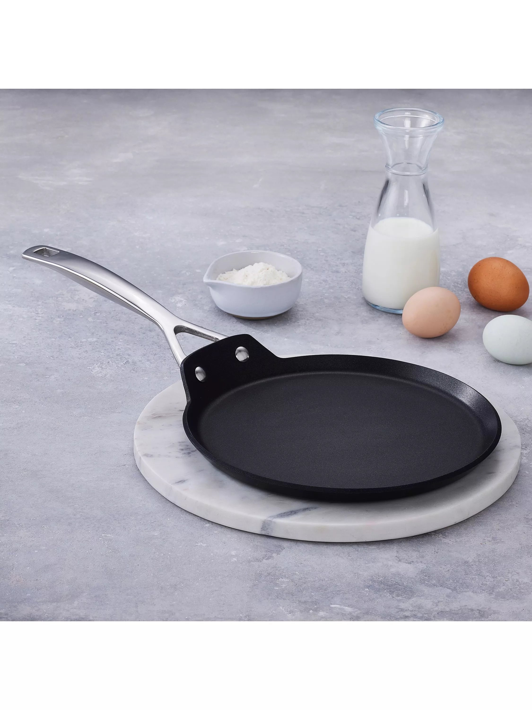 Le Creuset toughened non-stick crepe pan 24cm, UK version