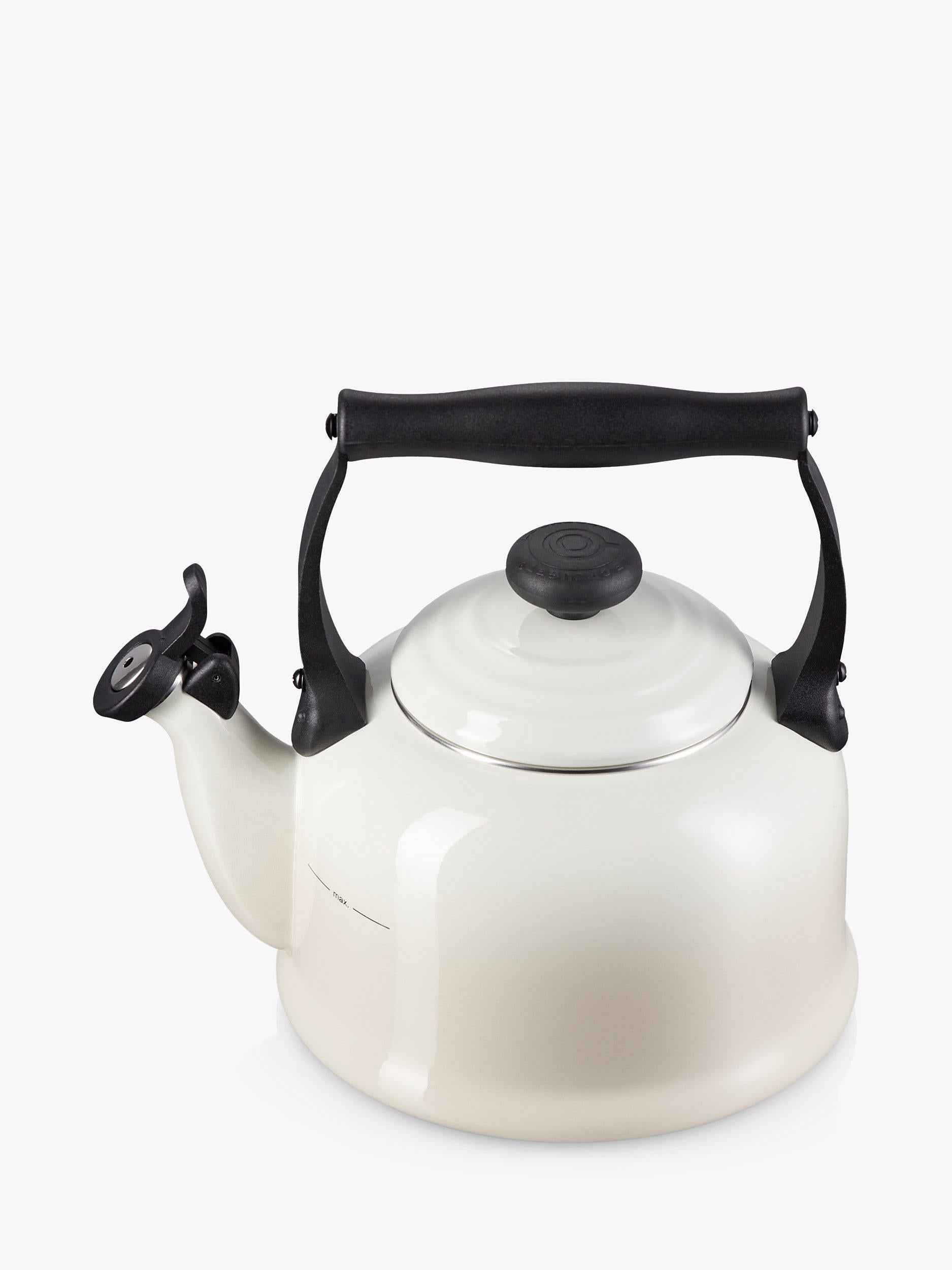 Le Creuset traditional stovetop whistling kettle 2.1L - British product