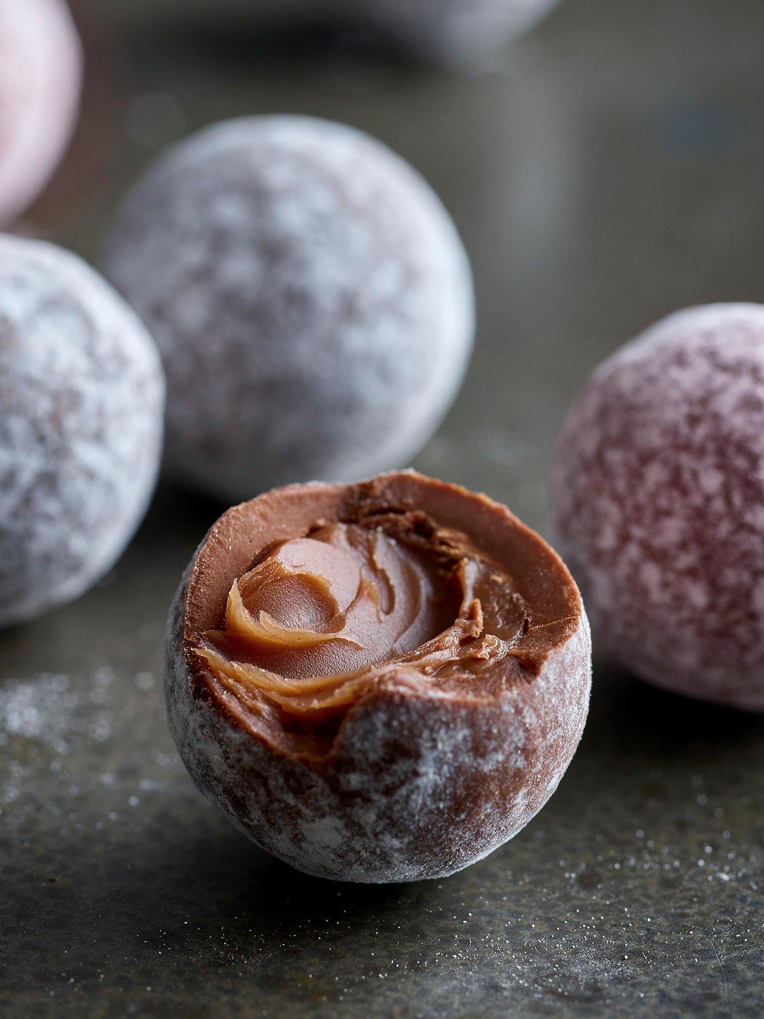 Hotel Chocolat Pink & Classic Champagne Truffles 200g, UK version
