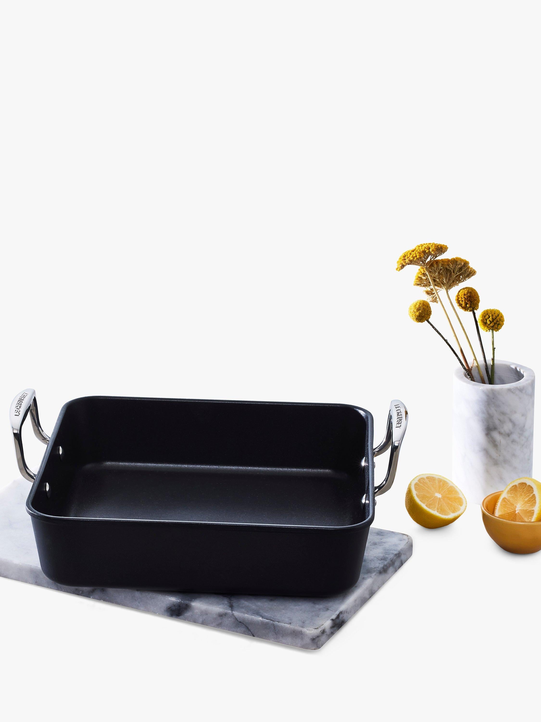Le Creuset toughened non-stick square roaster 26cm, UK version