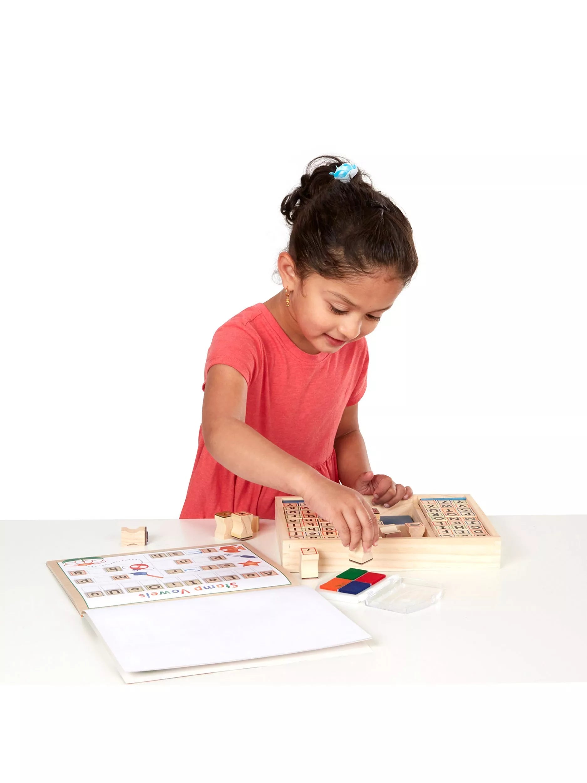 Melissa & Doug ABC stamp set 71-piece wooden tray - British product