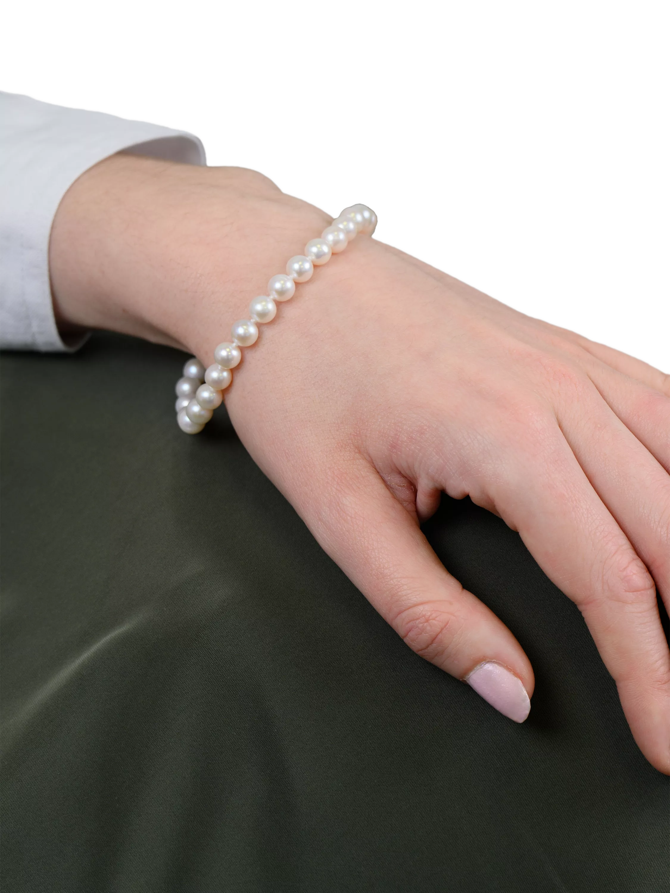 E.W Adams Akoya pearl bracelet with gold clasp - British product