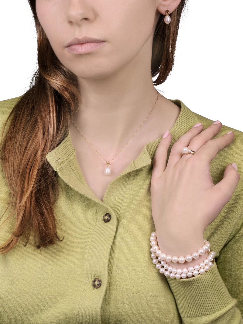 E.W Adams Akoya pearl bracelet with gold clasp - British product