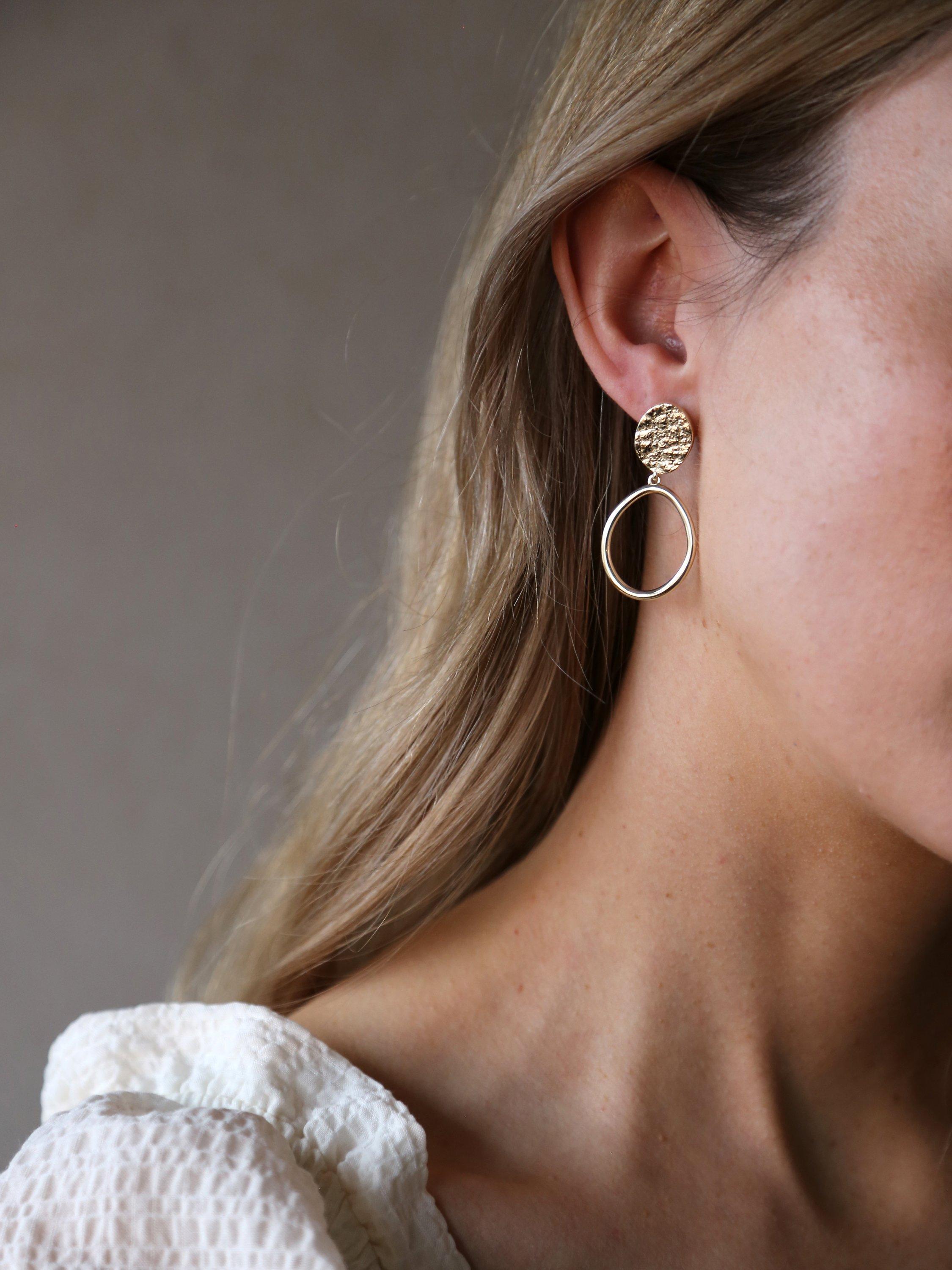 Tutti drop earrings gold plated oval textured 4cm, imported from the UK