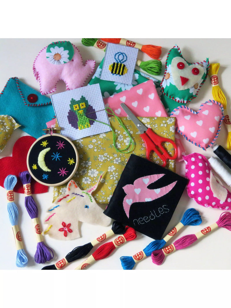 Buttonbag Bumper Sewing and Embroidery Carry Kit, UK version