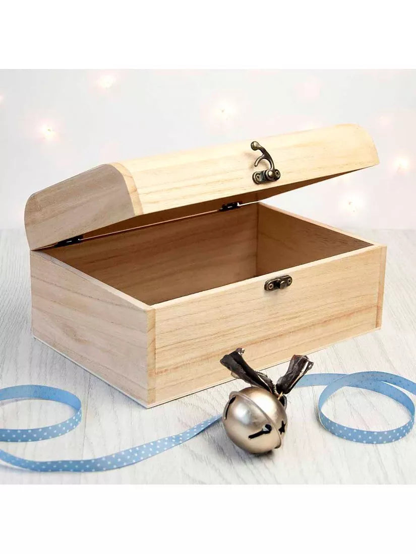 Treat Republic personalised traditional family Christmas Eve gift box (British brand)