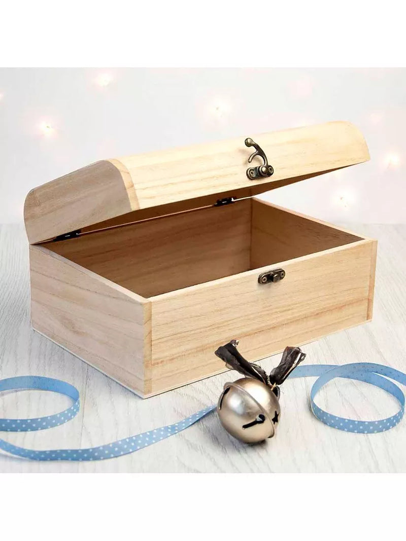 Treat Republic personalised traditional family Christmas Eve gift box (British brand)