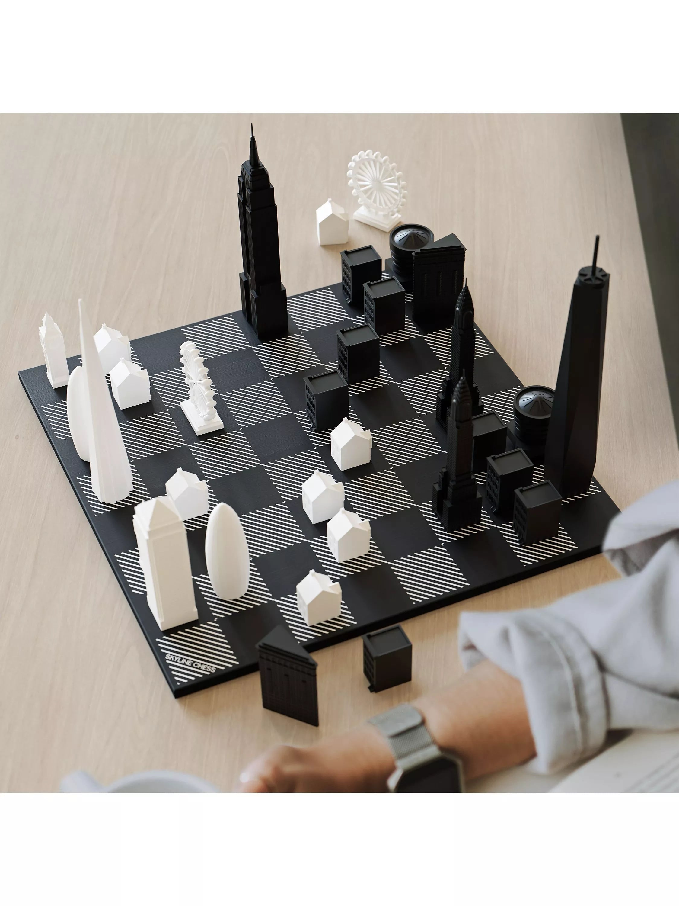 Skyline Chess New York vs London chess set, UK version