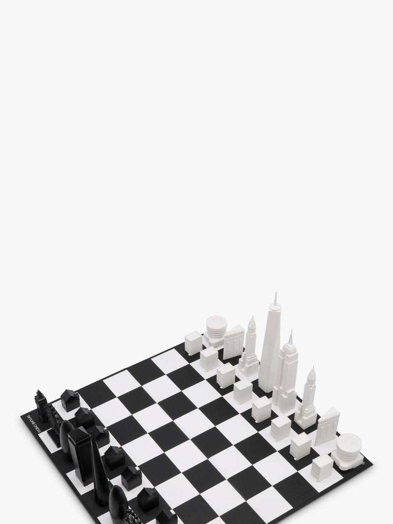 Skyline Chess Set New York vs London 32-piece (British brand)