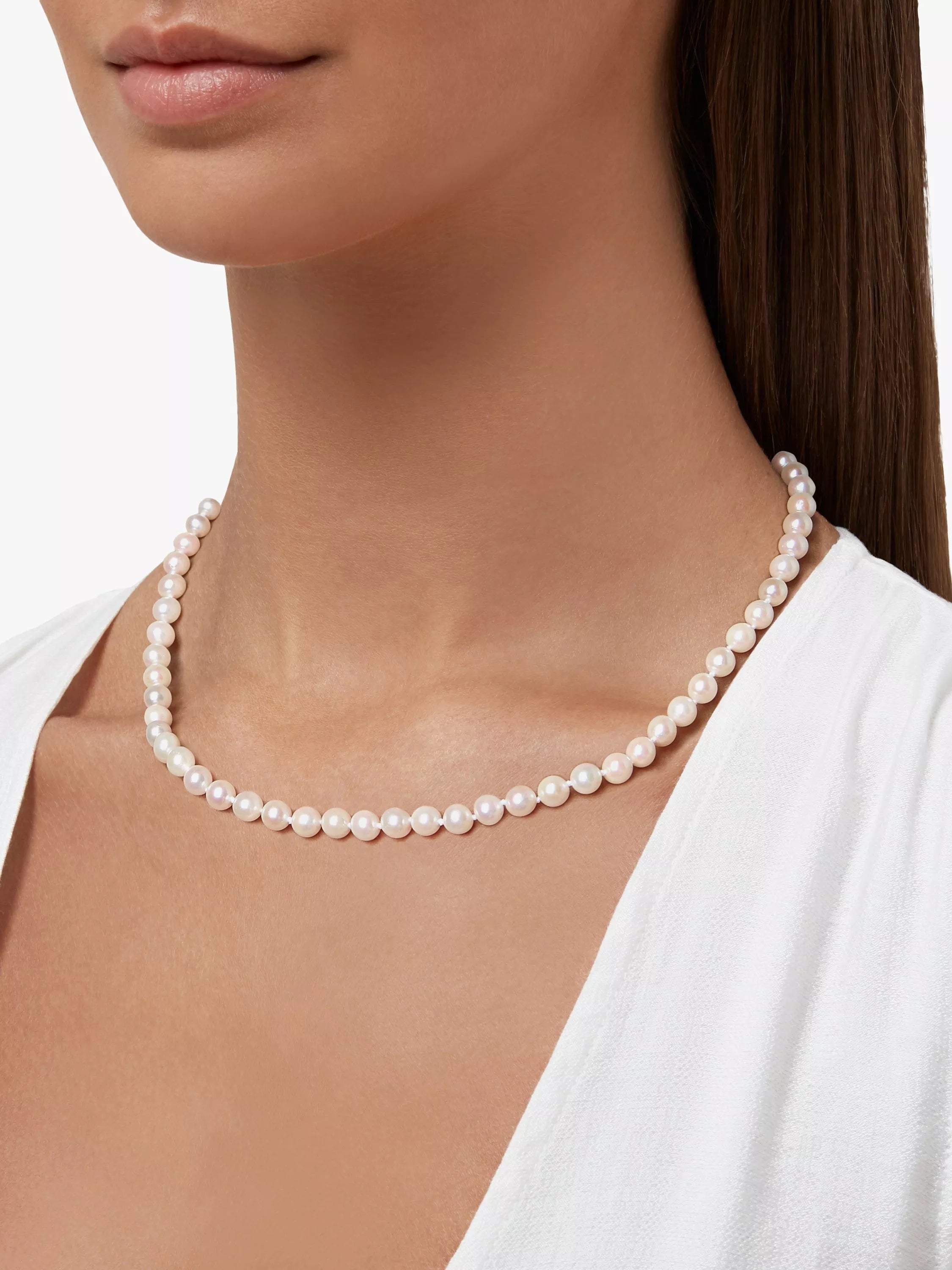 E.W Adams Akoya cultured pearl necklace 45.72cm - British product