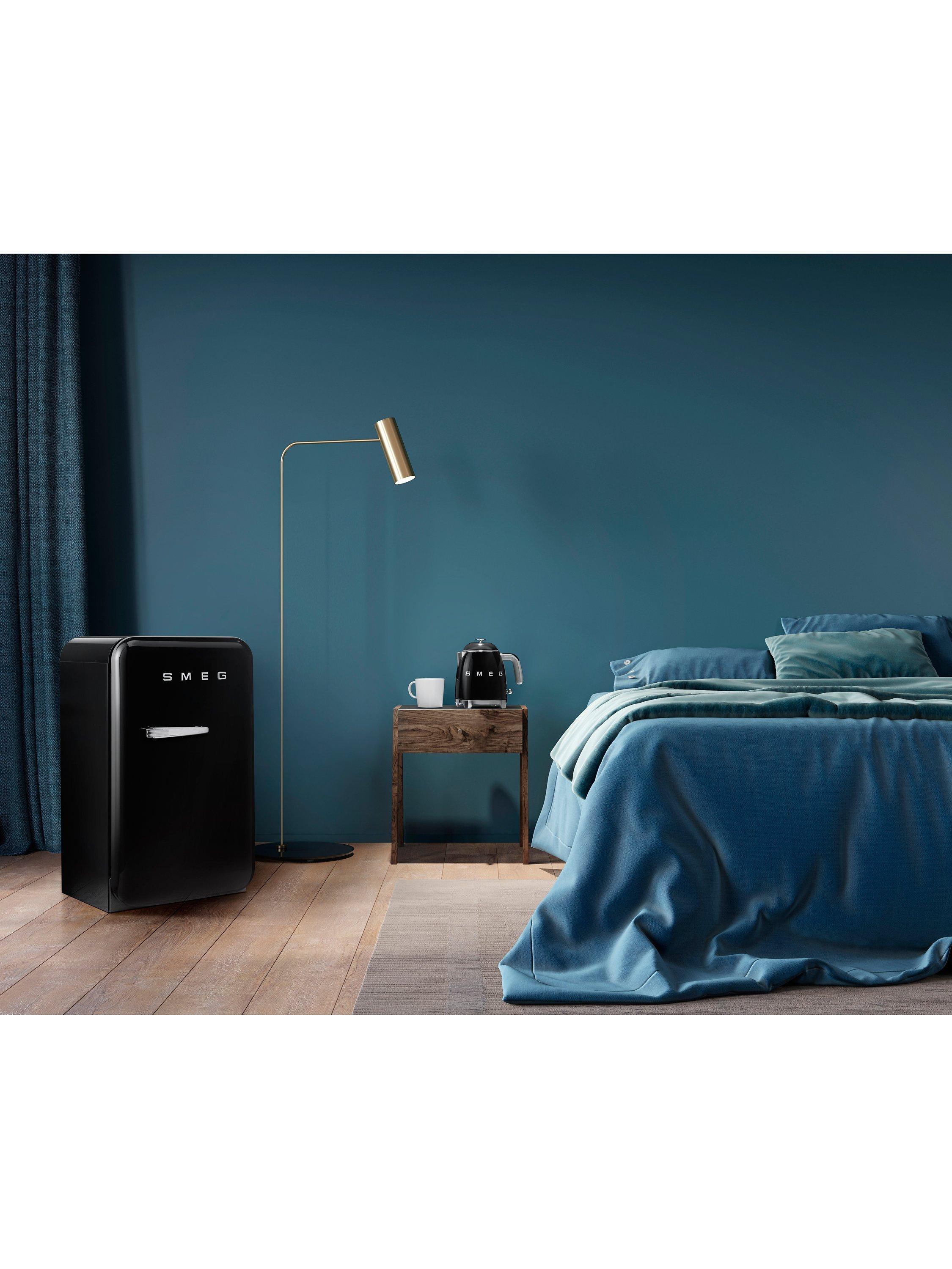 Smeg mini kettle 0.8L in black (British brand)