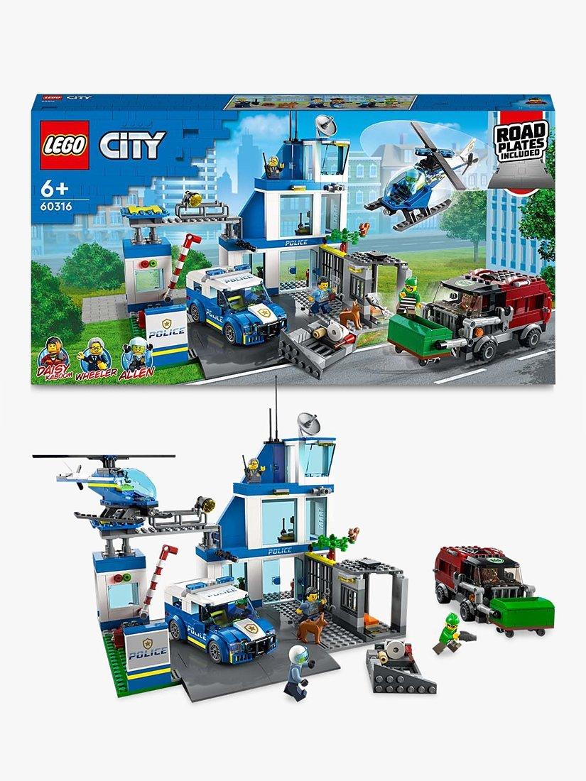 LEGO City Police Station building set 668 pieces (British brand)