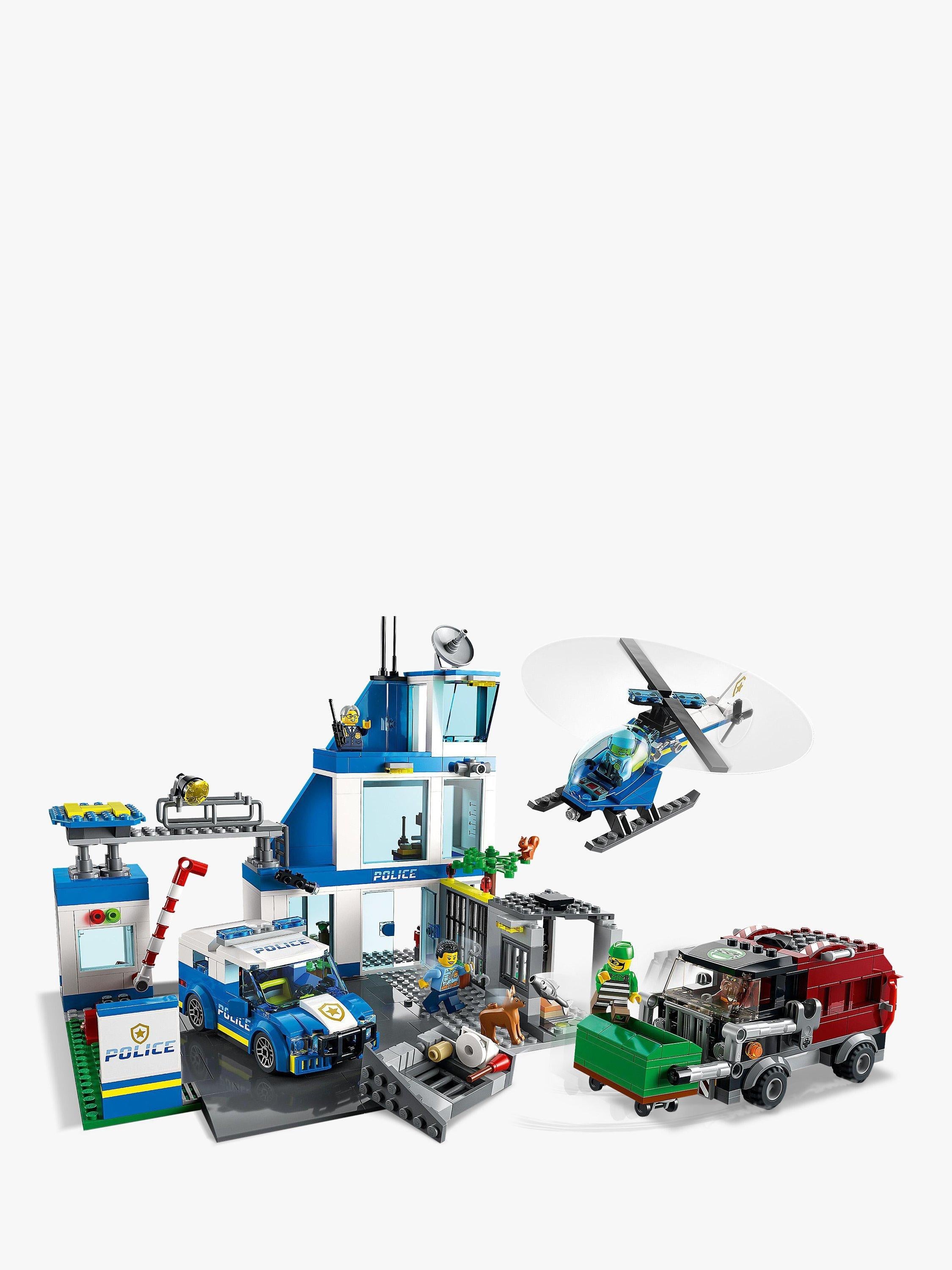LEGO City Police Station building set 668 pieces (British brand)