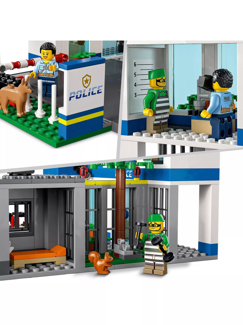 LEGO City Police Station building set 668 pieces (British brand)