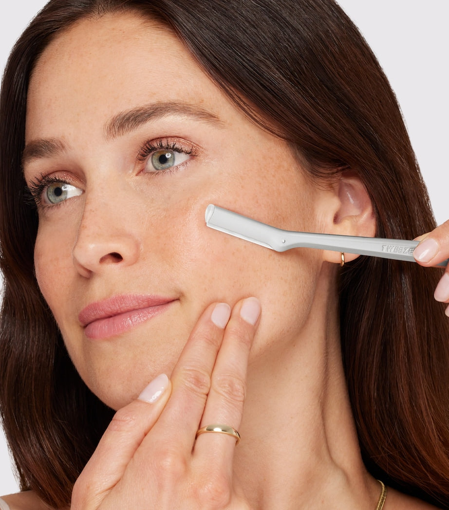 Rasoir facial Tweezerman lame en acier inoxydable, version UK