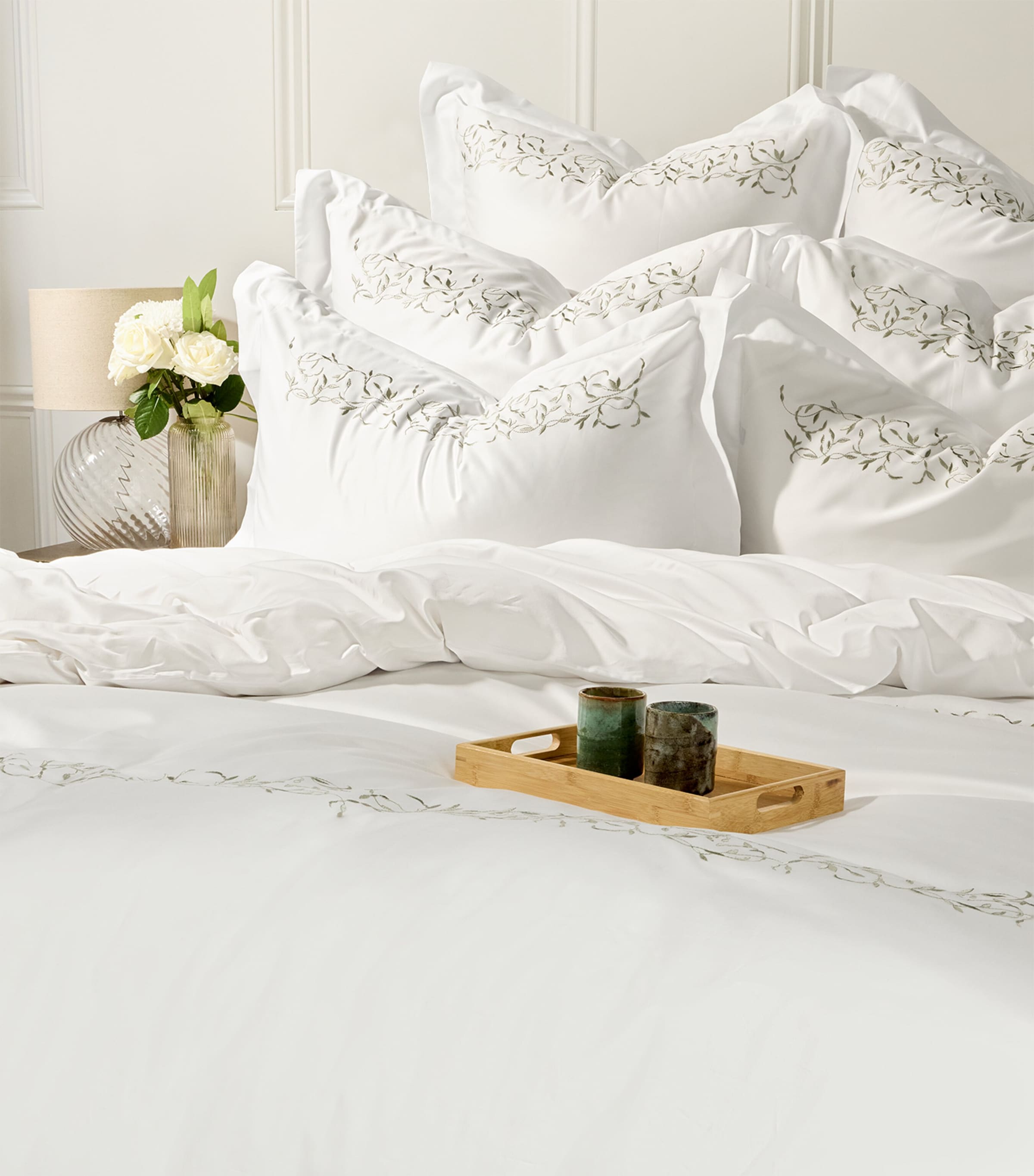 Harrods of London Tresco Embroidered King Duvet Cover Set 230cm x 220cm, UK version