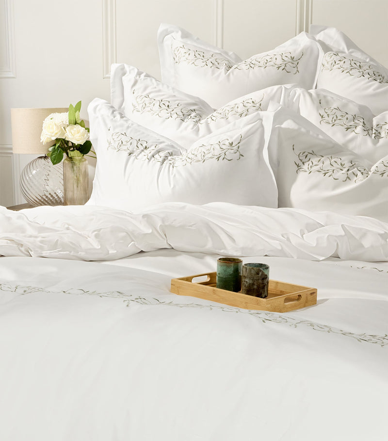 Harrods of London Tresco Embroidered King Duvet Cover Set 230cm x 220cm, UK version