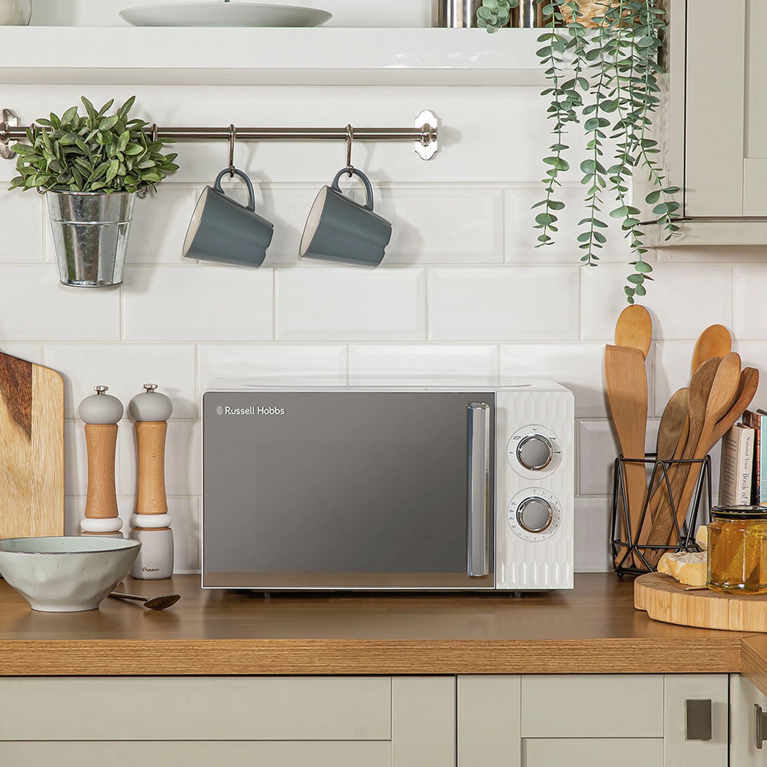 Russell Hobbs 700W standard microwave white (British brand)