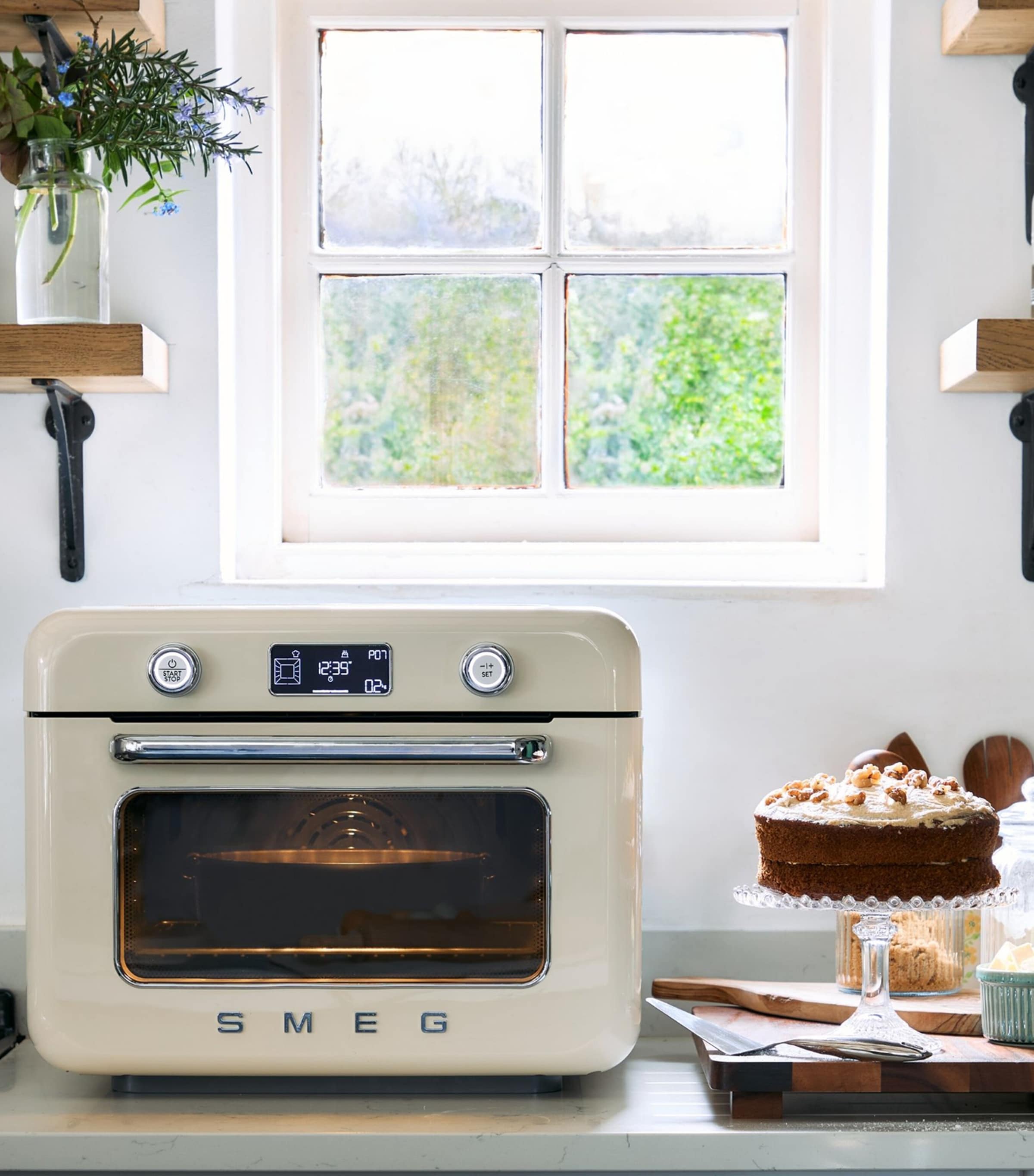 Smeg compact countertop oven appliance (British brand)