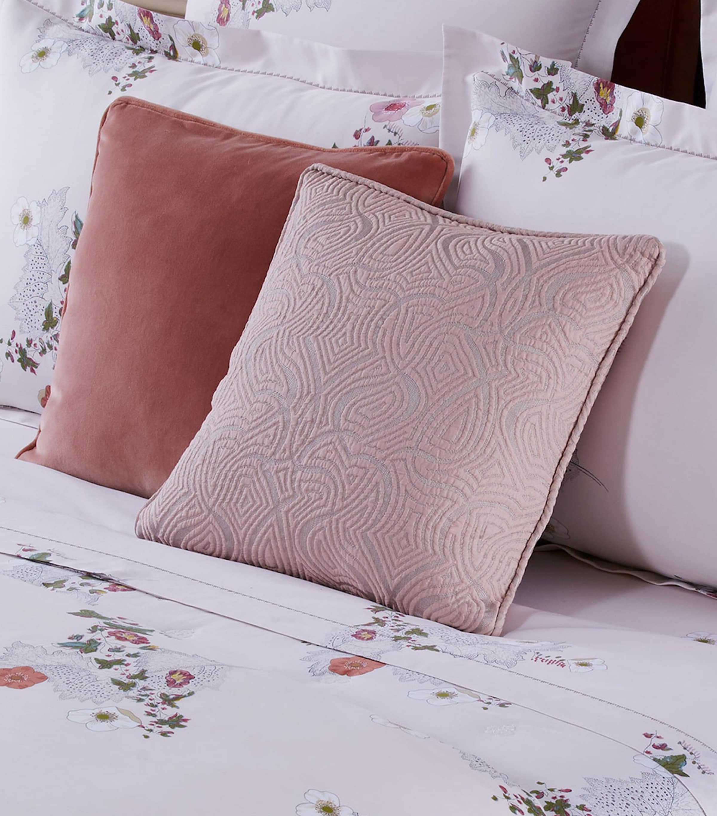 Yves Delorme Corolles cushion cover 45cm x 45cm (British brand)