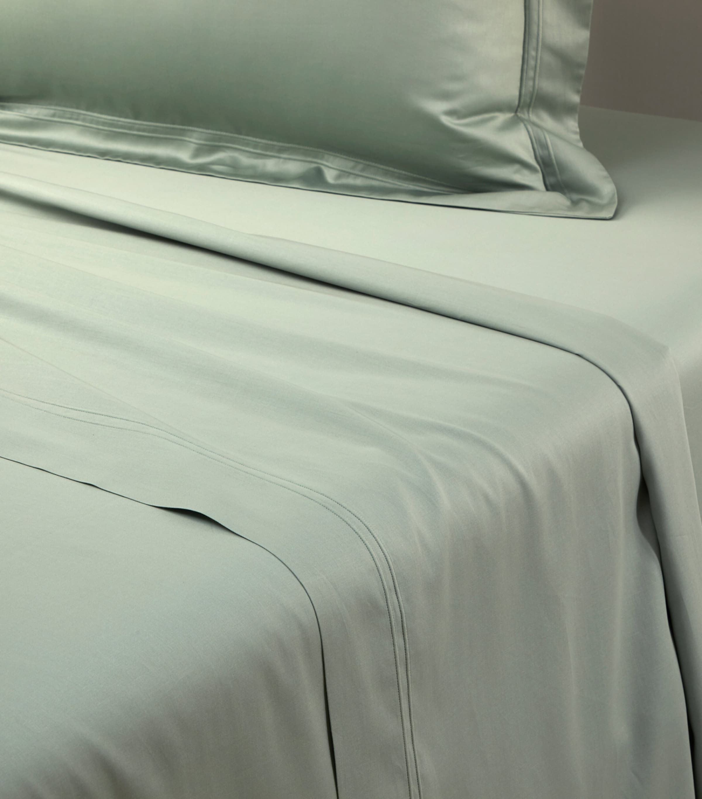 Yves Delorme Triomphe super king flat sheet 270cm x 295cm (British brand)