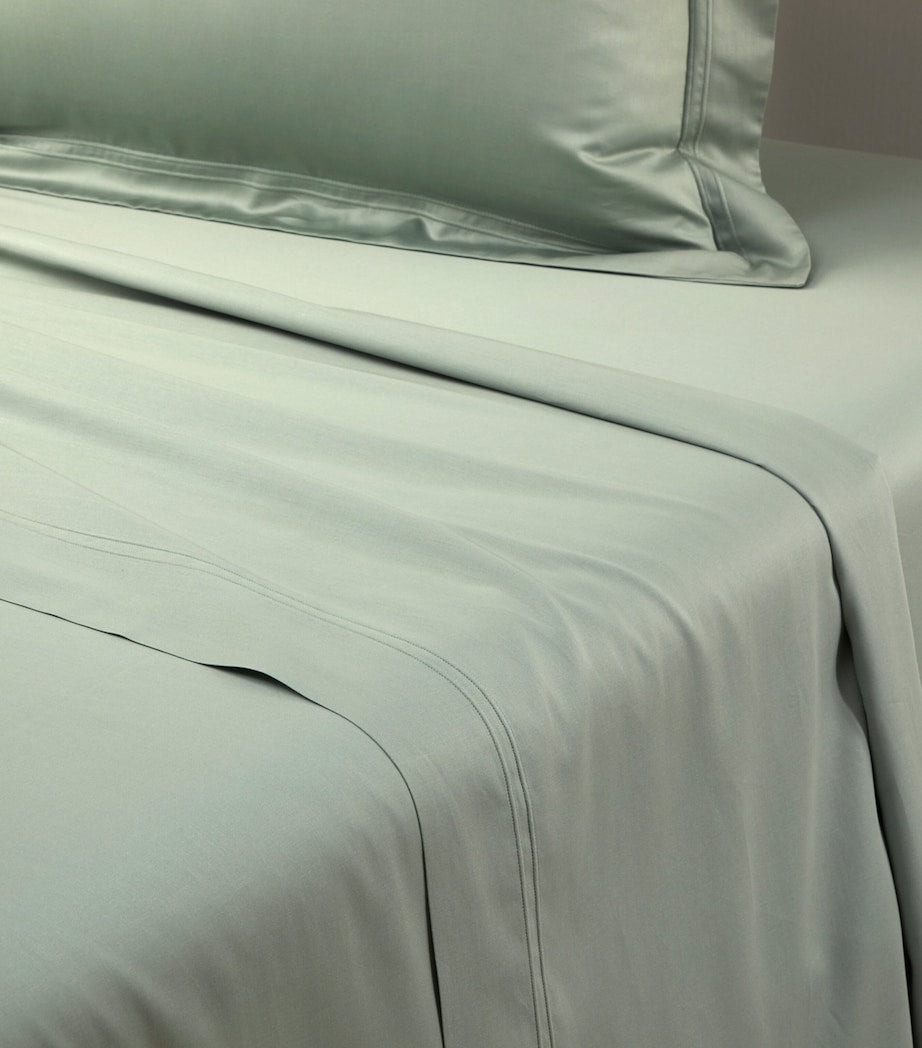Yves Delorme Triomphe super king flat sheet 270cm x 295cm (British brand)