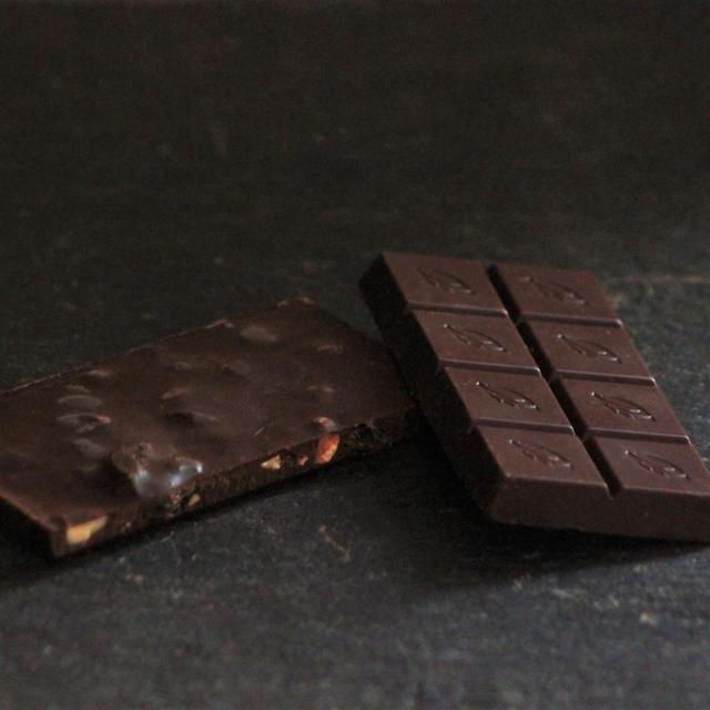 Willie's Cacao Dark Chocolate with Hazelnut & Raisin   50g