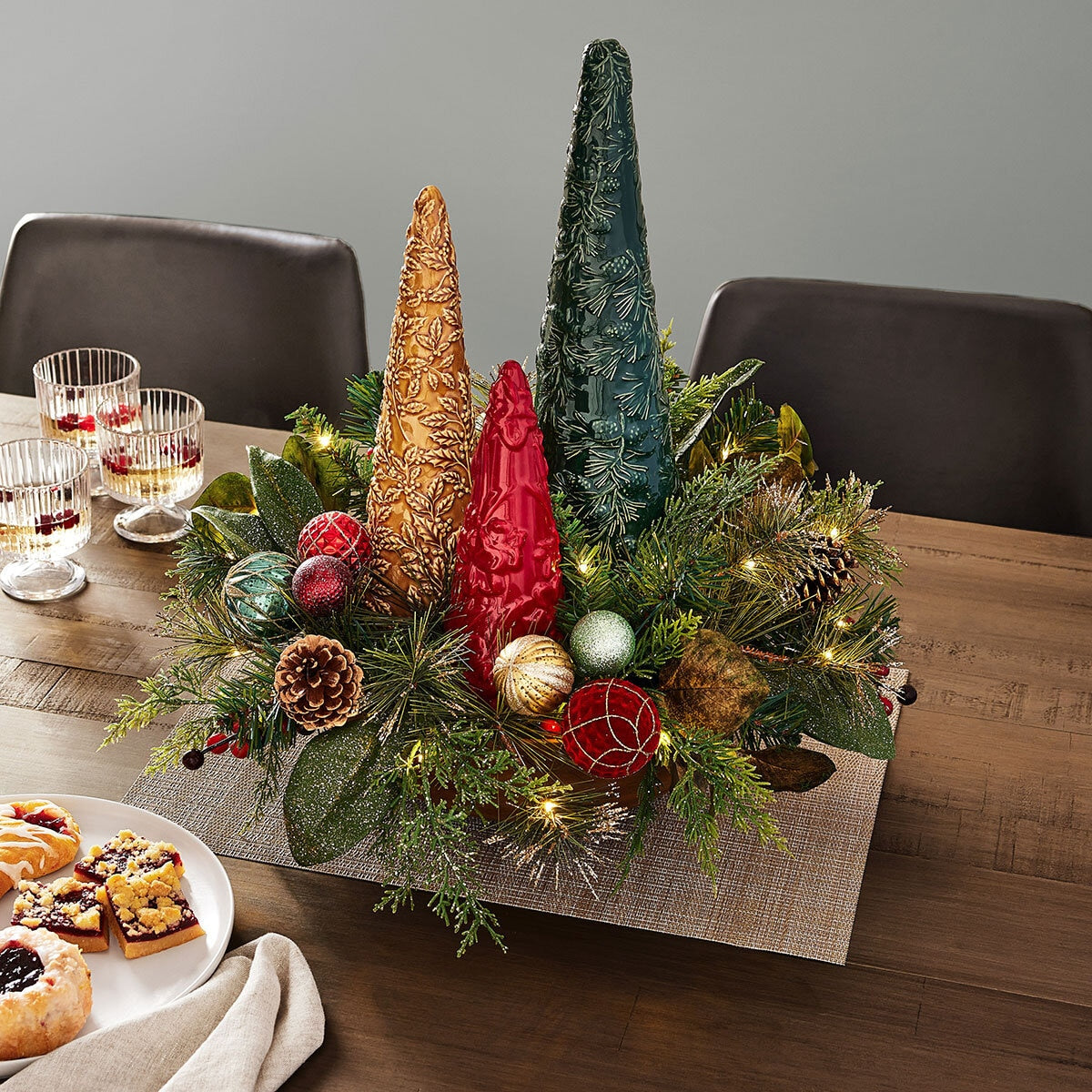 Red pre-lit centrepiece with 35 LED lights 20 inch (51cm), UK version