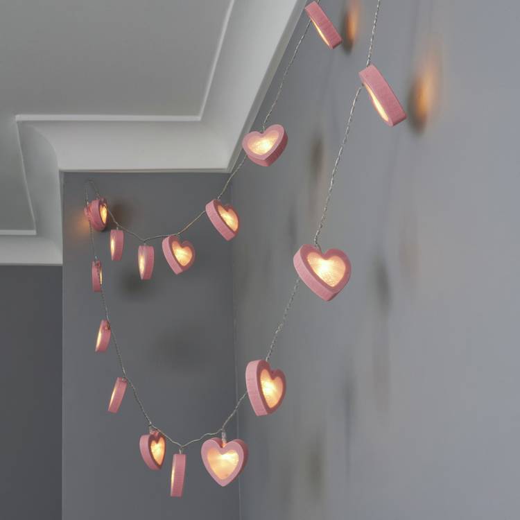 Glow heart wooden LED string lights pink 4.35m, UK version