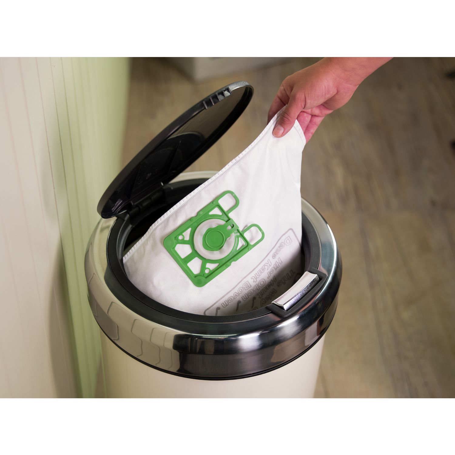 Henry Xtra corded bagged cylinder vacuum cleaner - British product