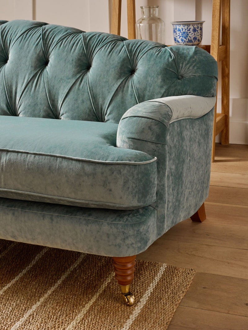 وسادة Laura Ashley باللون الأخضر المريمي بطباعة Parterre، إصدار المملكة المتحدة