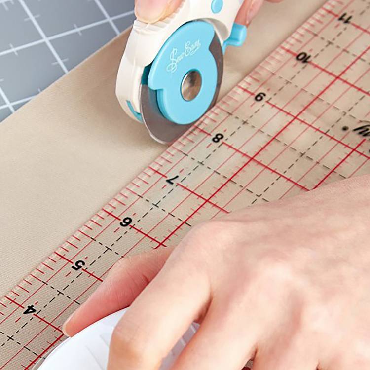 Sew Easy rotary cutter 45mm, UK version
